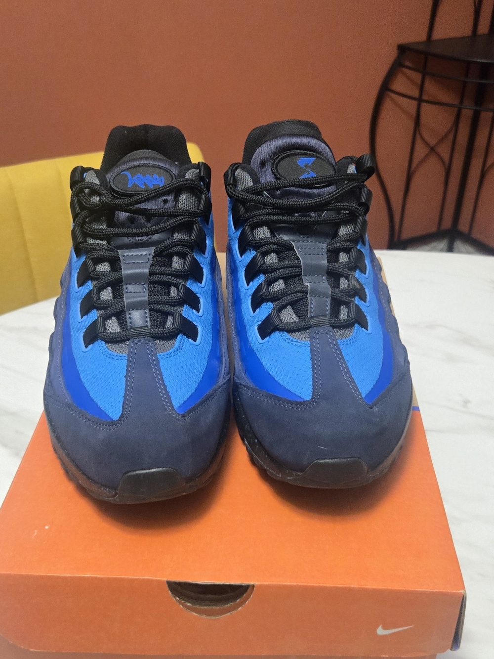 Nike Men's Blue and Black Low-Top Sneakers